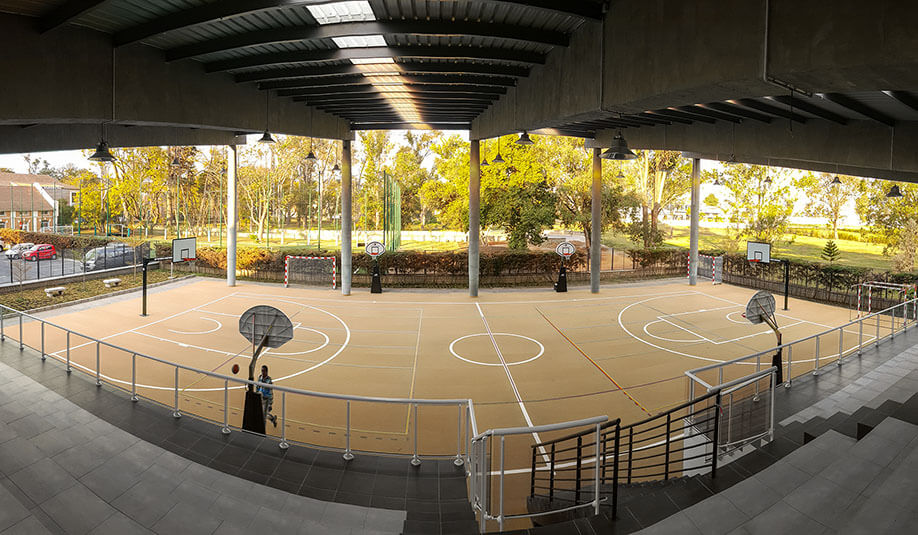 UNI versa basketball court beige