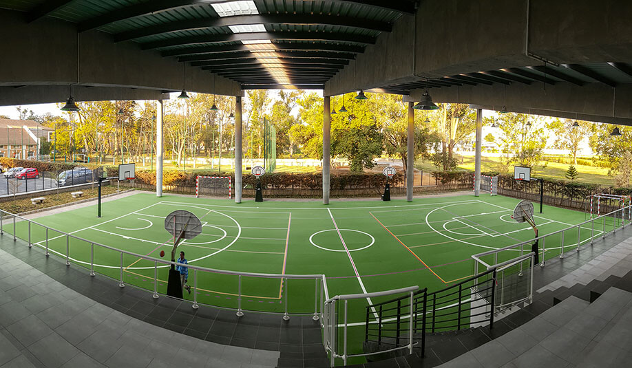 UNI versa basketball court green